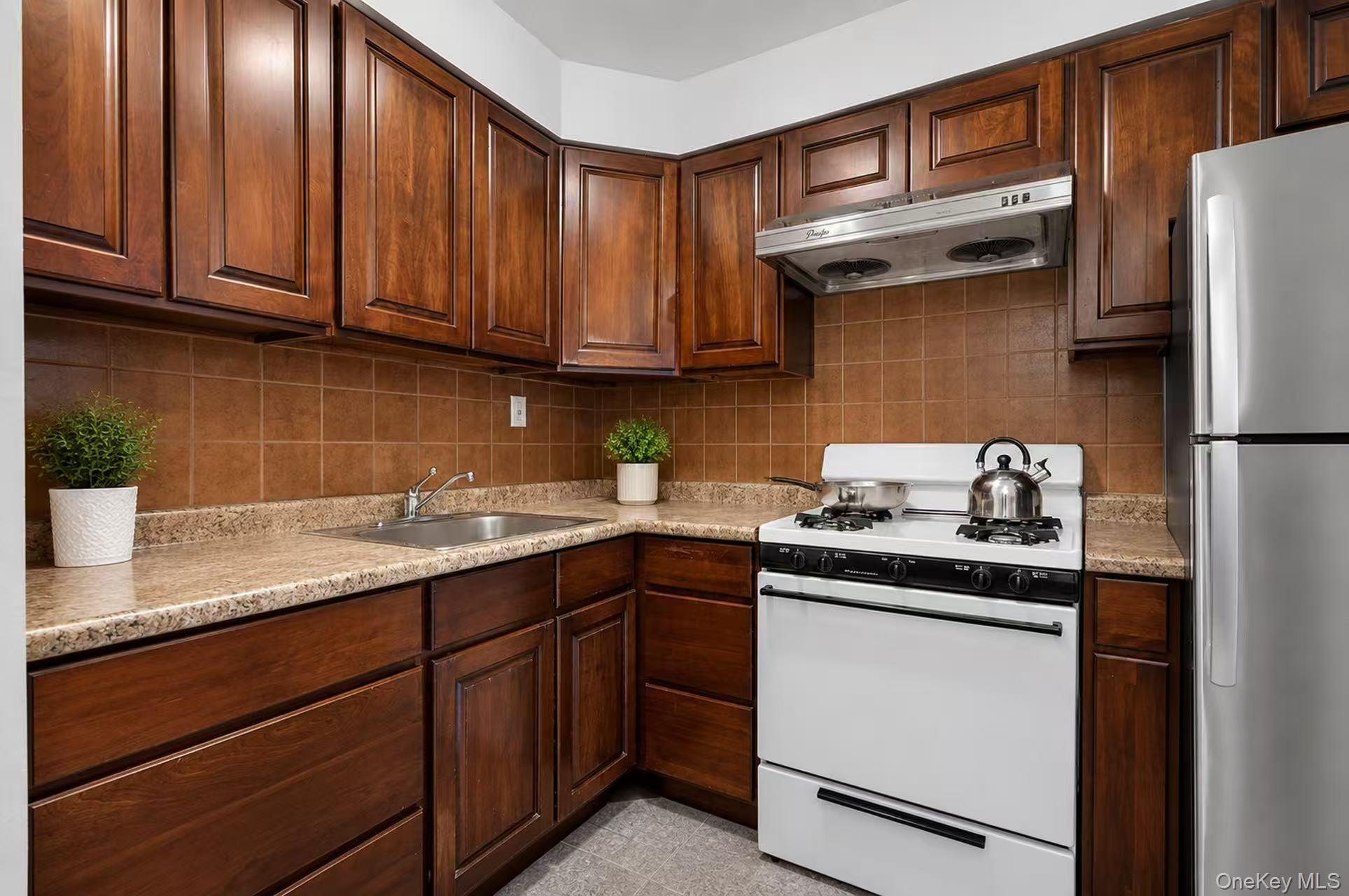 10005 37th Avenue, Unit 1B photo 7