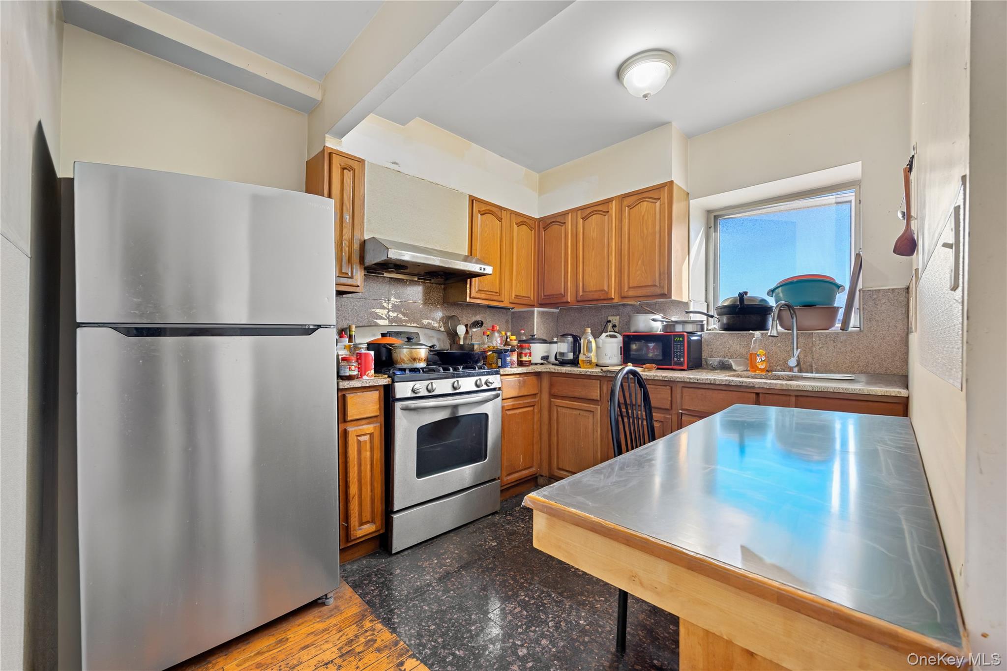 131-44 40 Road – For Sale photo 2