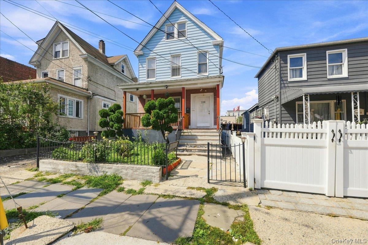 228 N 5th Avenue – For Sale