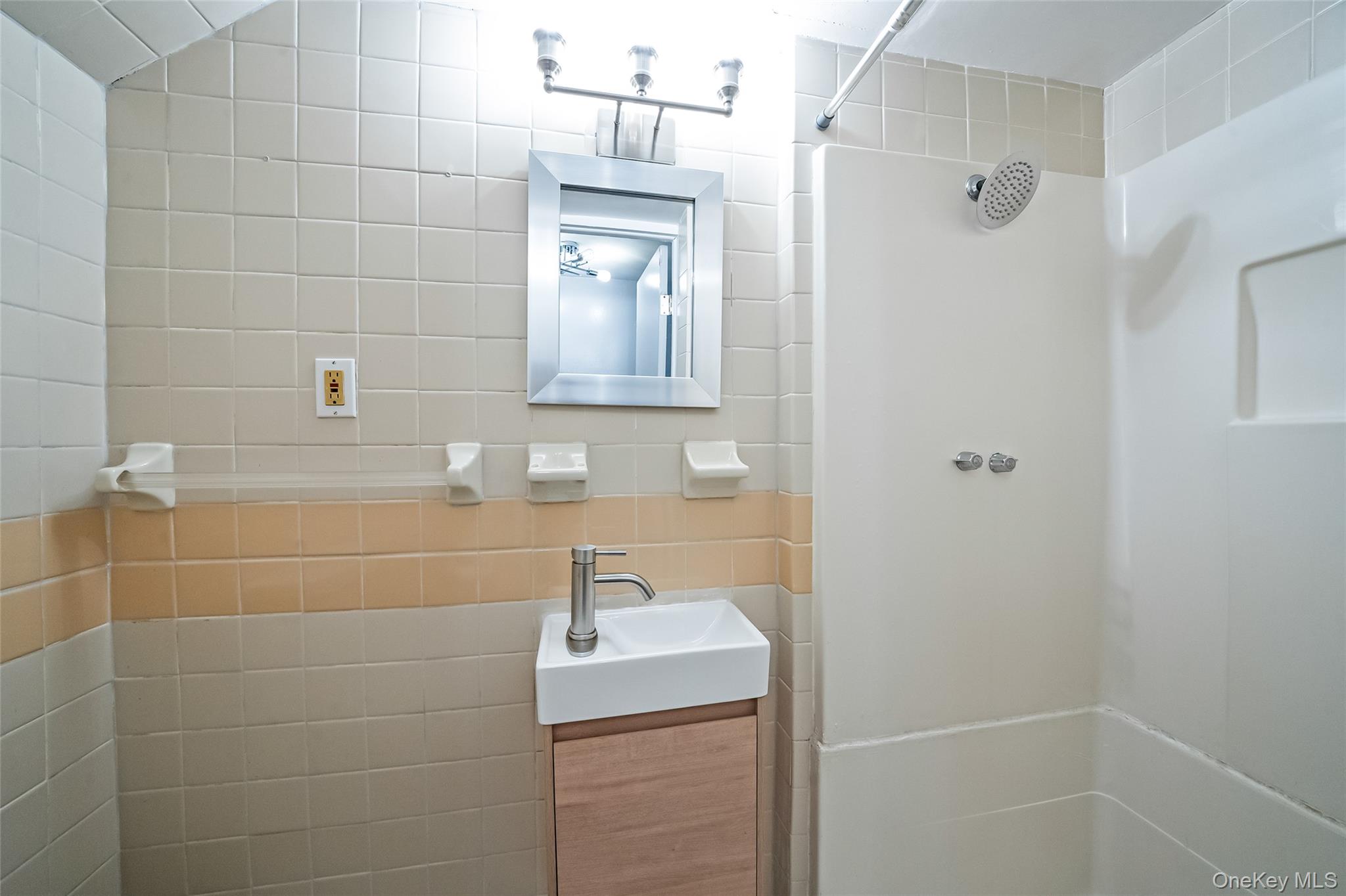 1318 East 58th Street, Unit 1 photo 10