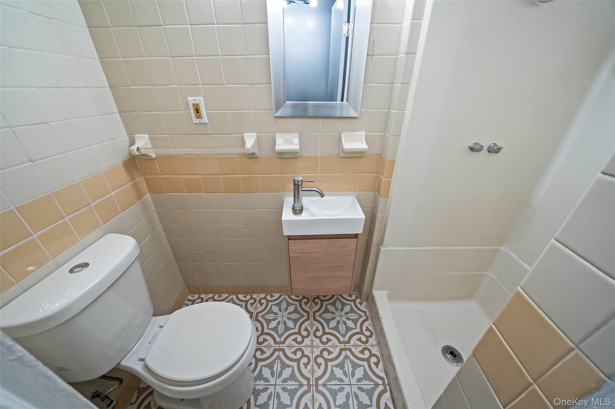 1318 East 58th Street, Unit 1 photo 9