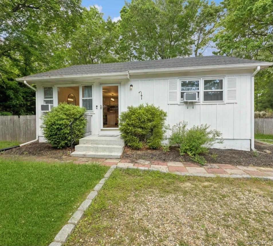 38 8th Street – For Rent