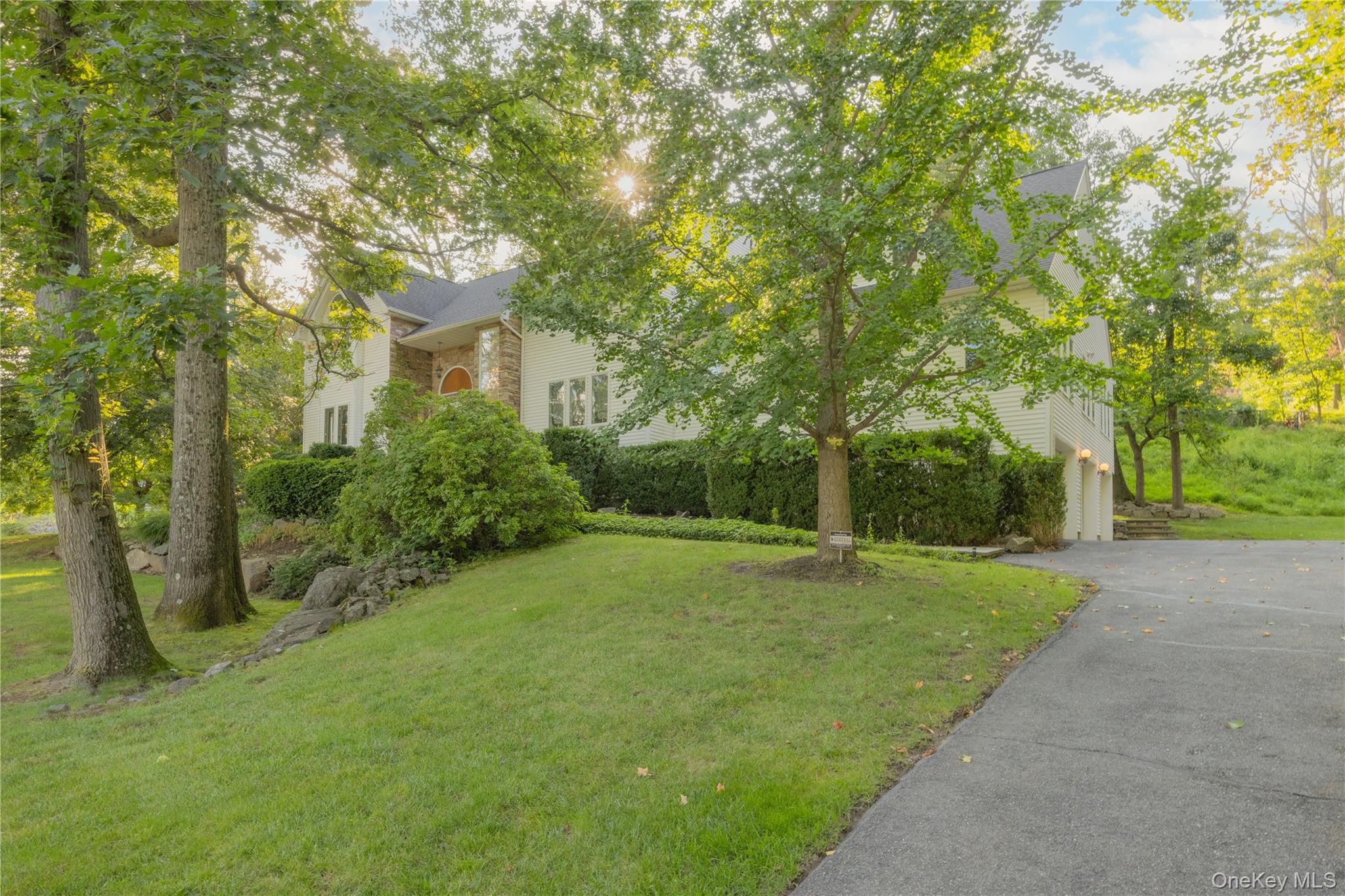 11 Hawk Nest Road – For Sale photo 3