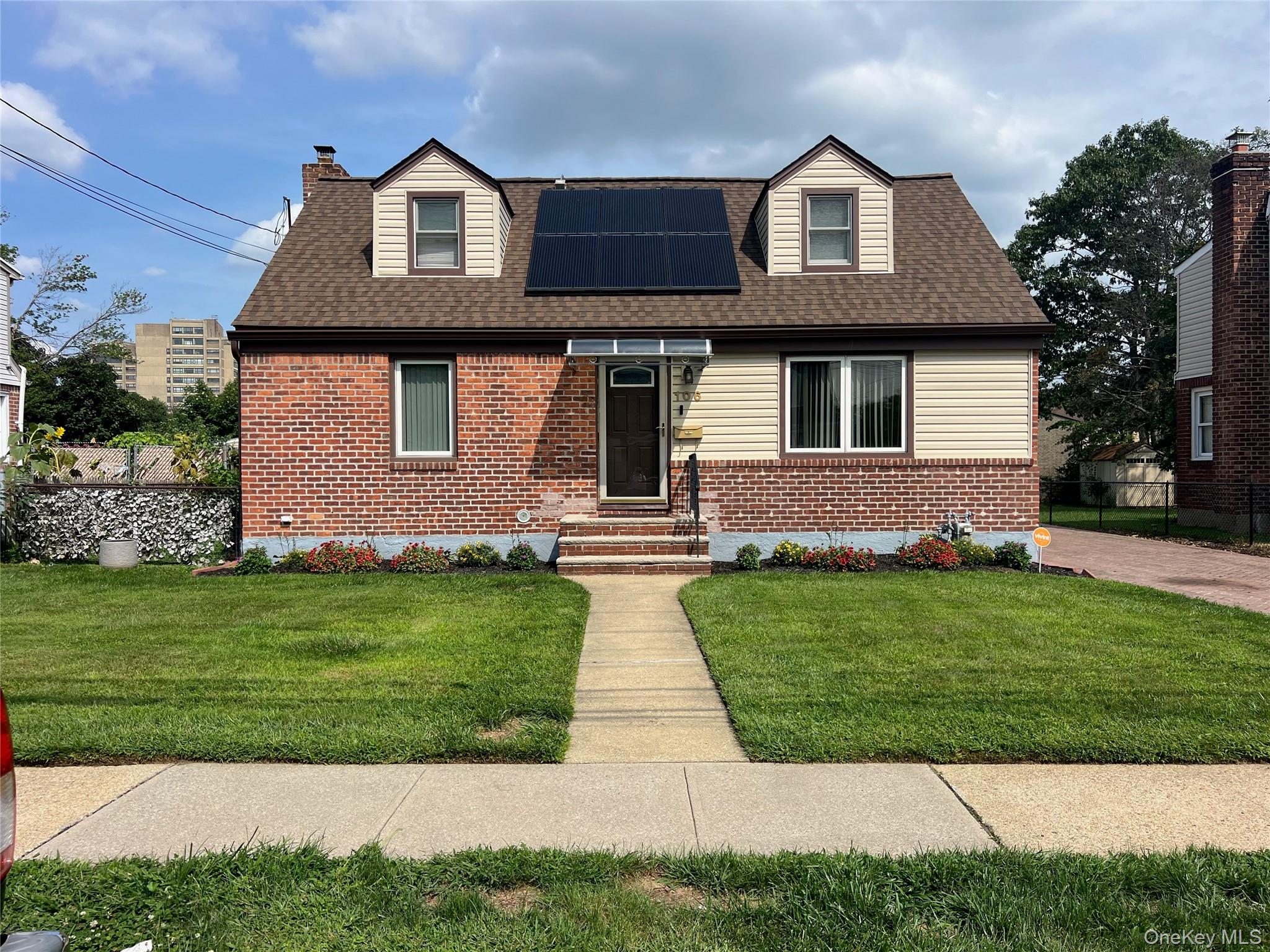 106 Lawrence Street – For Sale photo 2