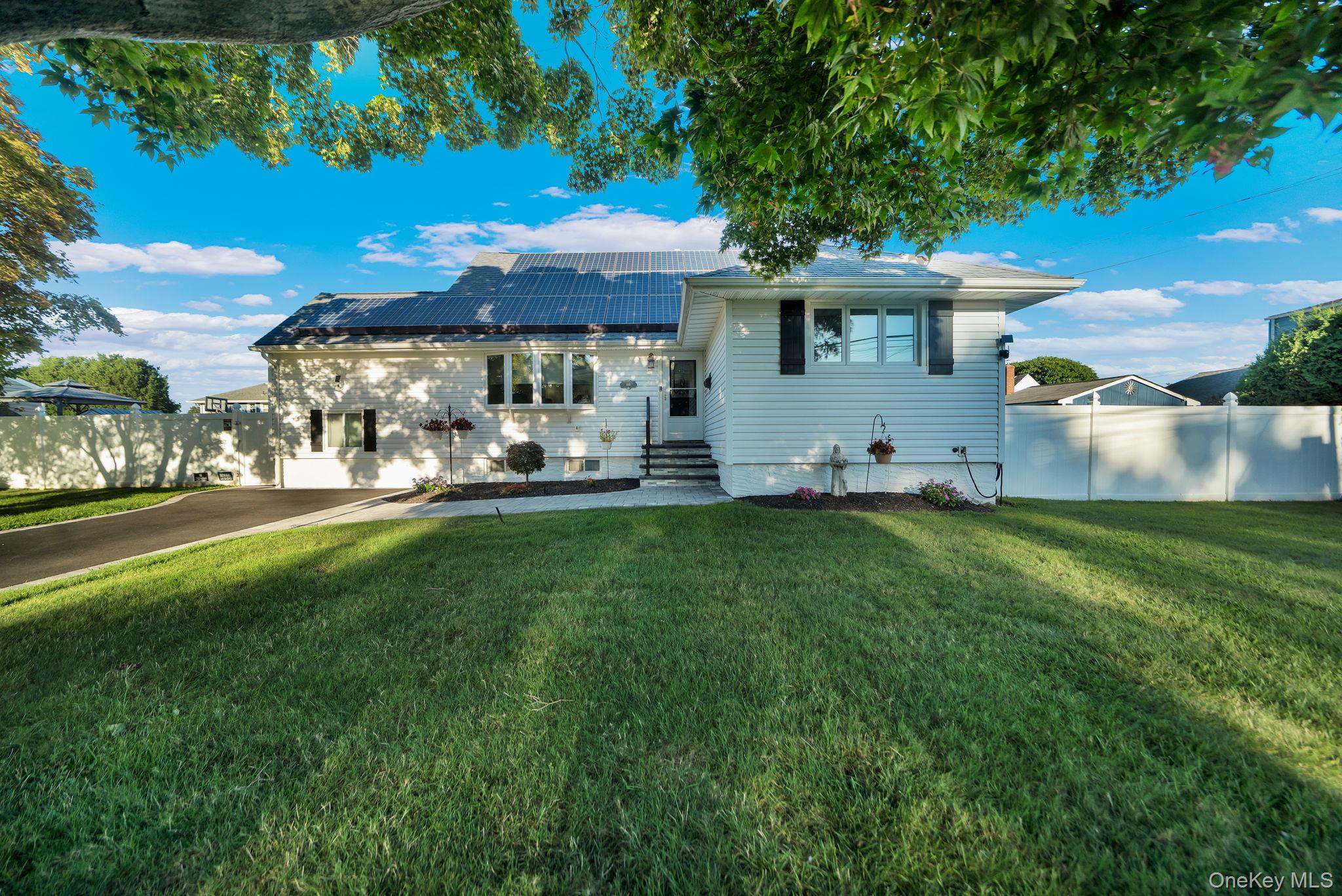 103 Queens Avenue – For Sale photo 2