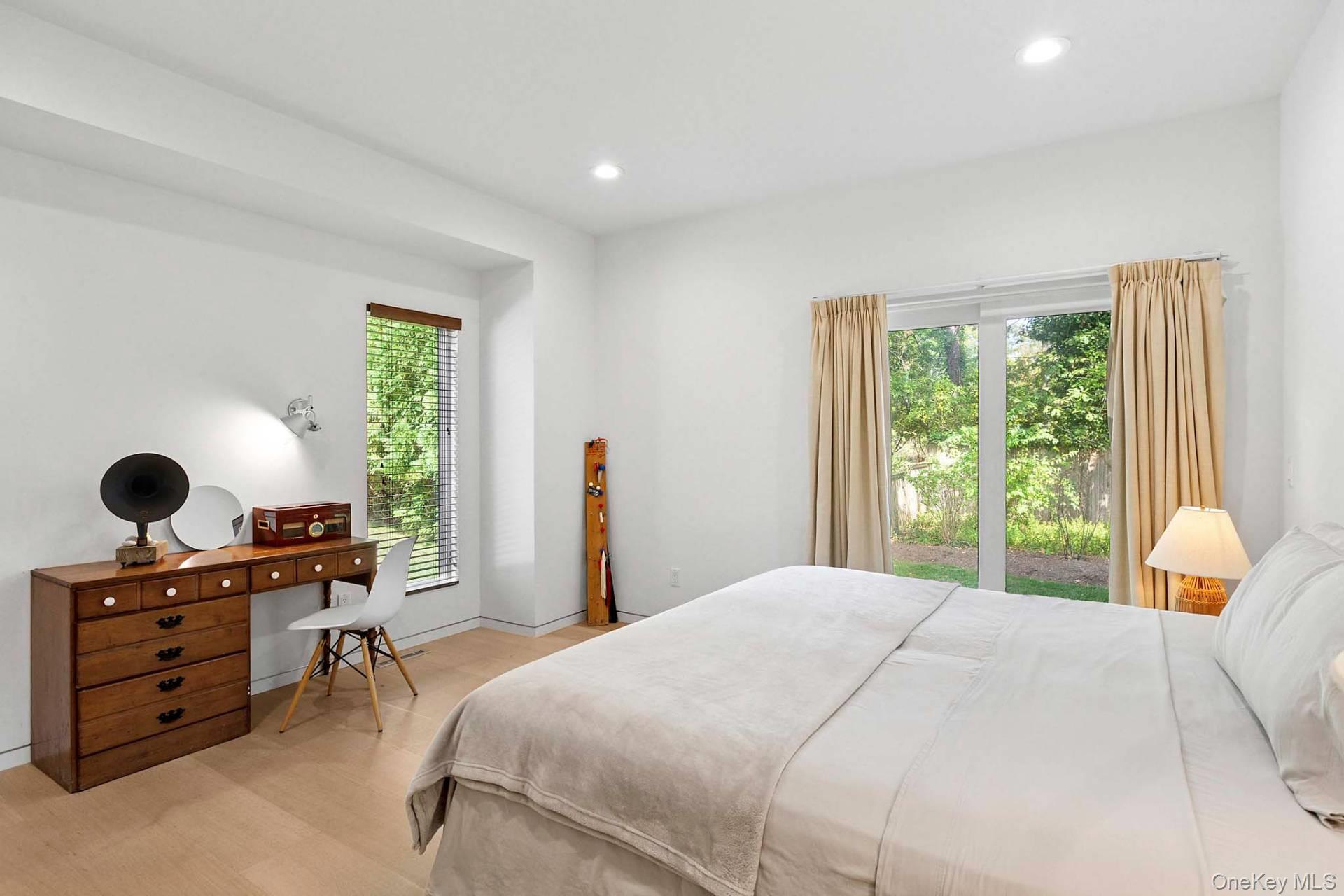 6 & 8 Russell Lane – For Rent photo 12