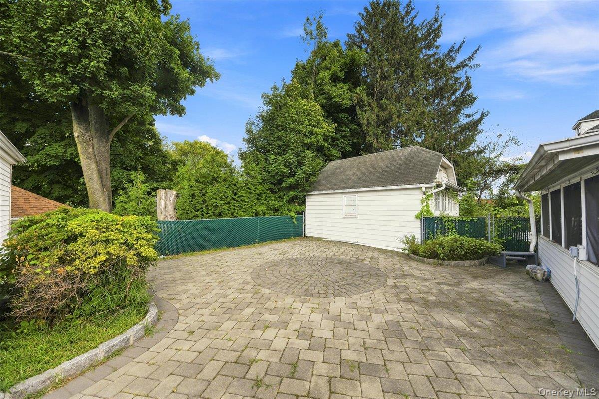860 Hollywood Avenue – For Sale photo 27