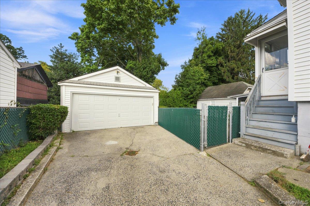 860 Hollywood Avenue – For Sale photo 2