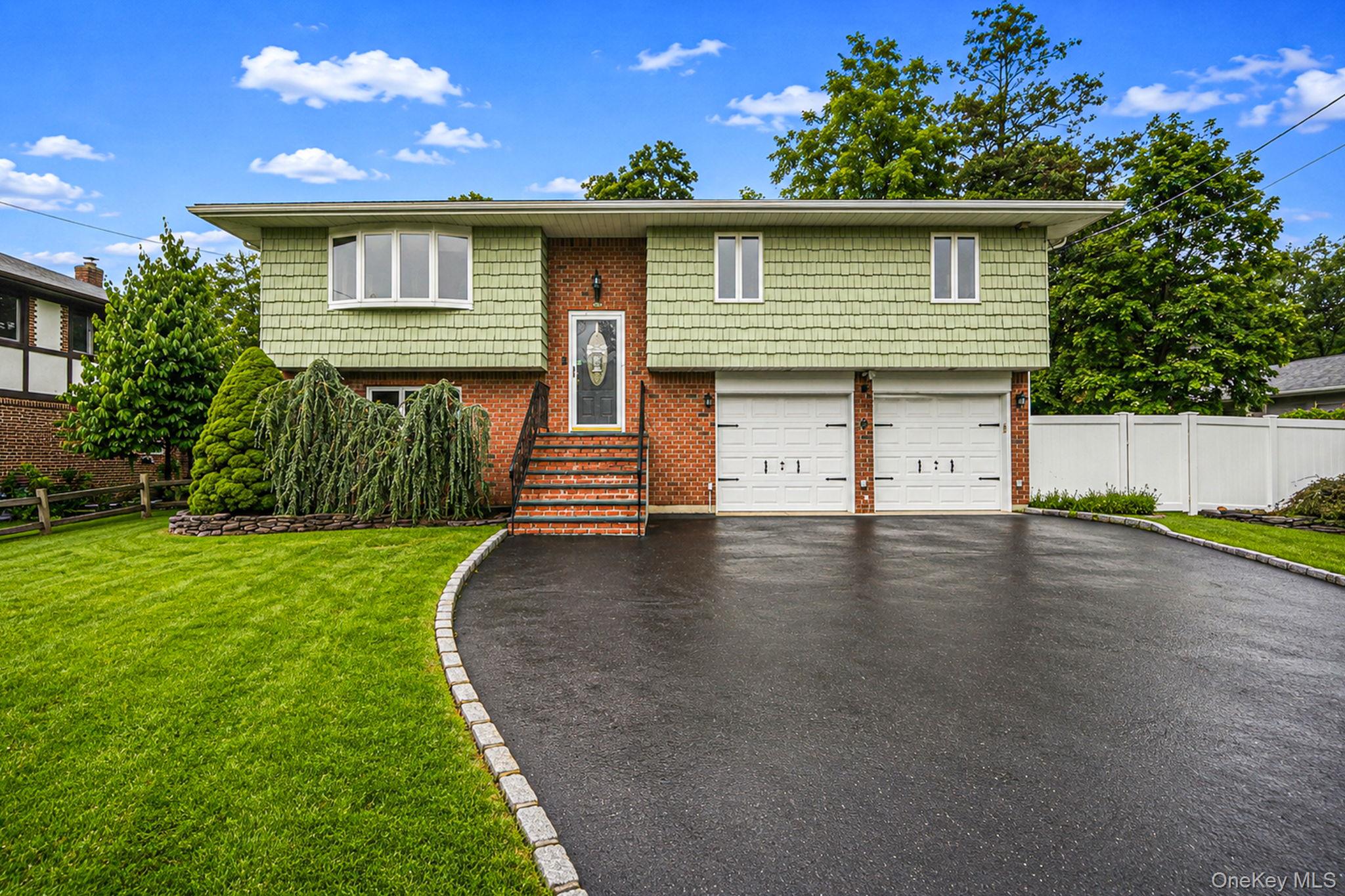 6 North Avenue – For Sale photo 2