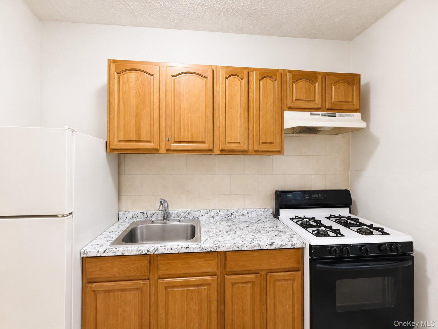 1171 Colgate Avenue – For Sale photo 3
