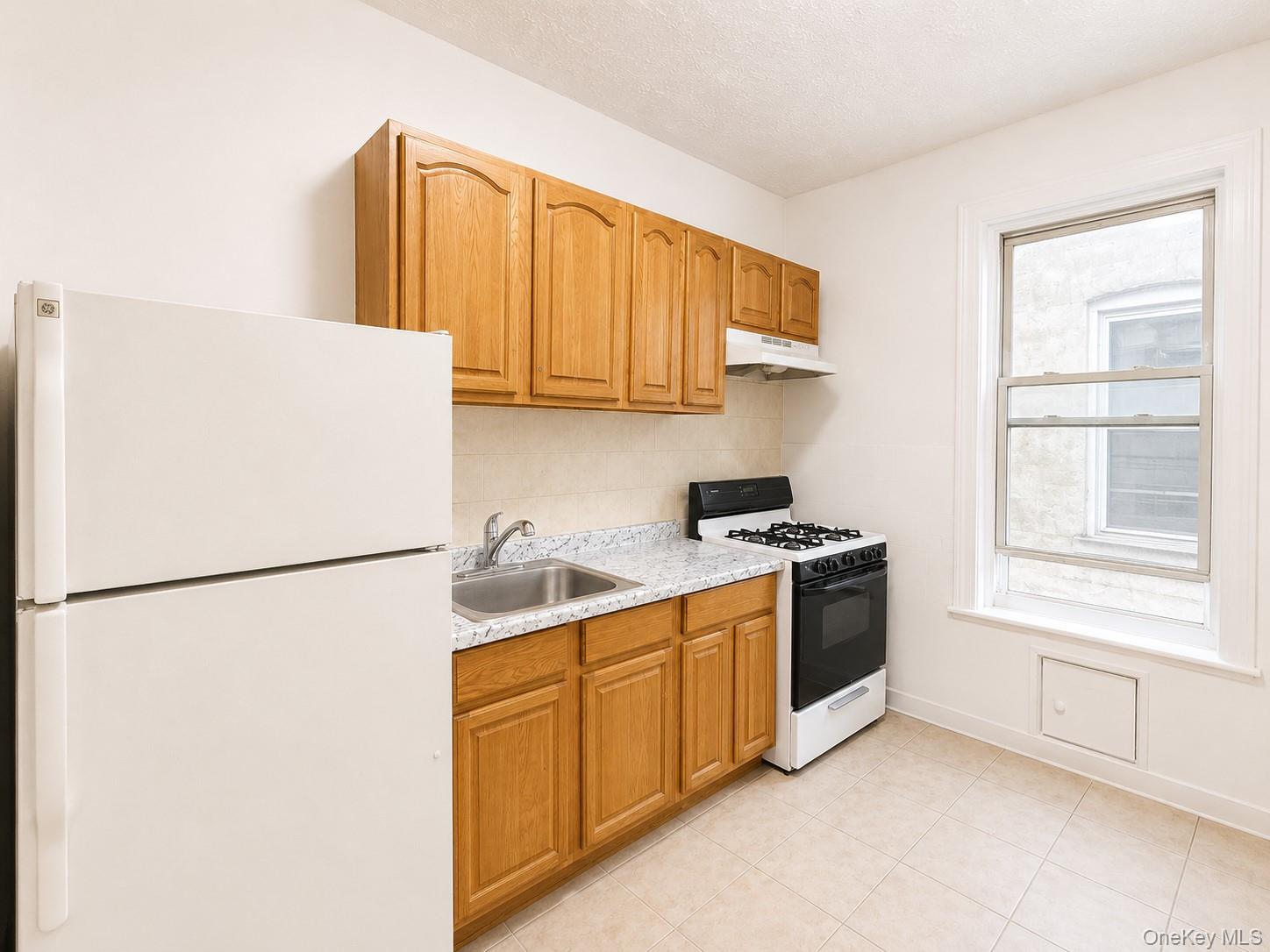 1171 Colgate Avenue – For Sale photo 4