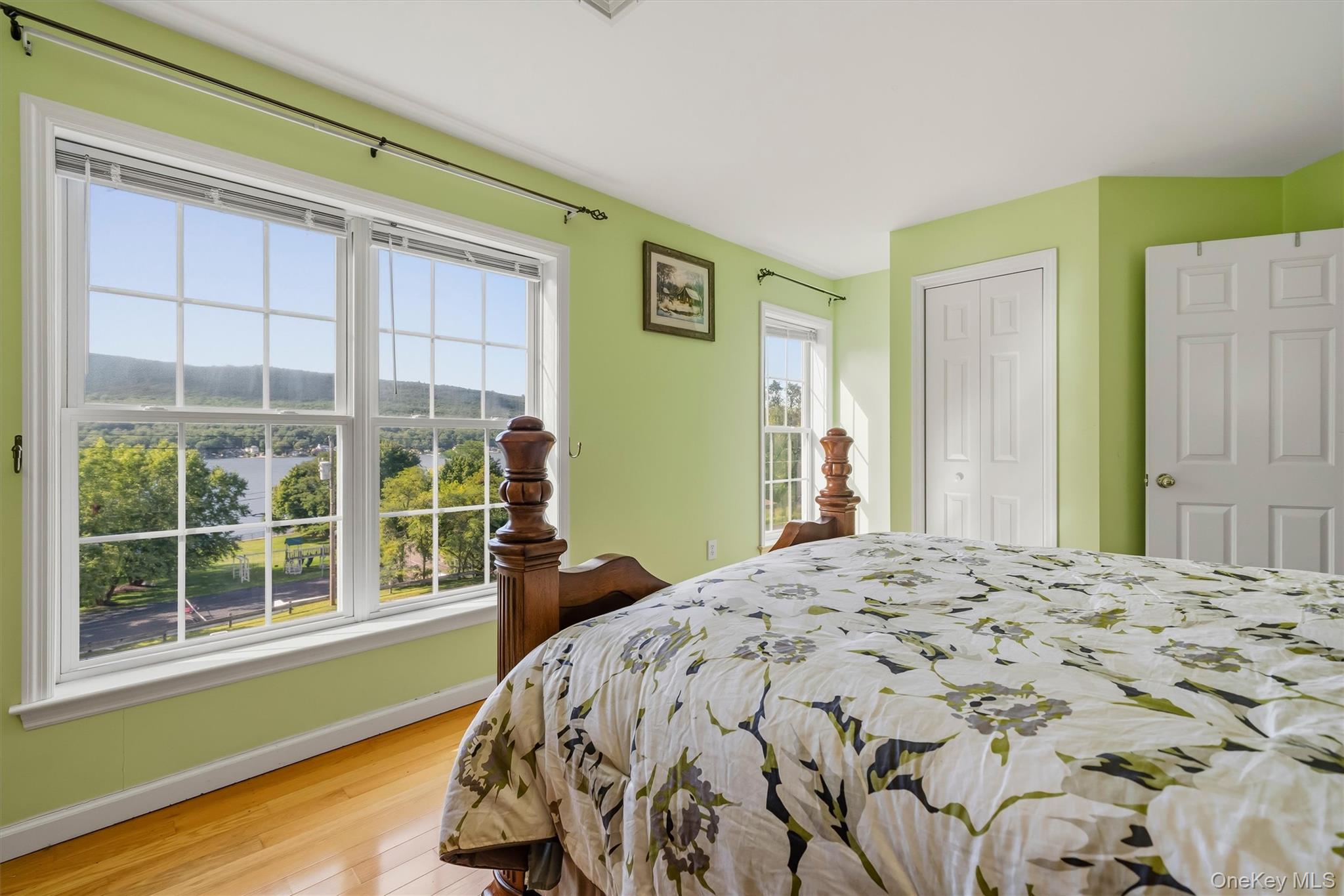 6 E Shore Road – For Sale photo 25