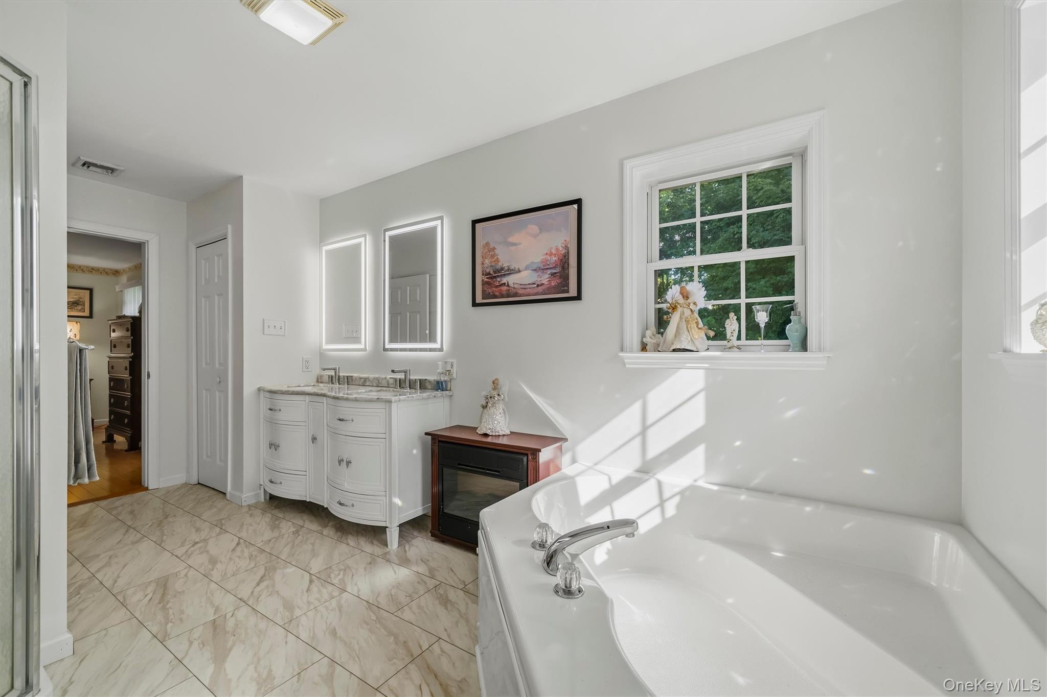 6 E Shore Road – For Sale photo 22