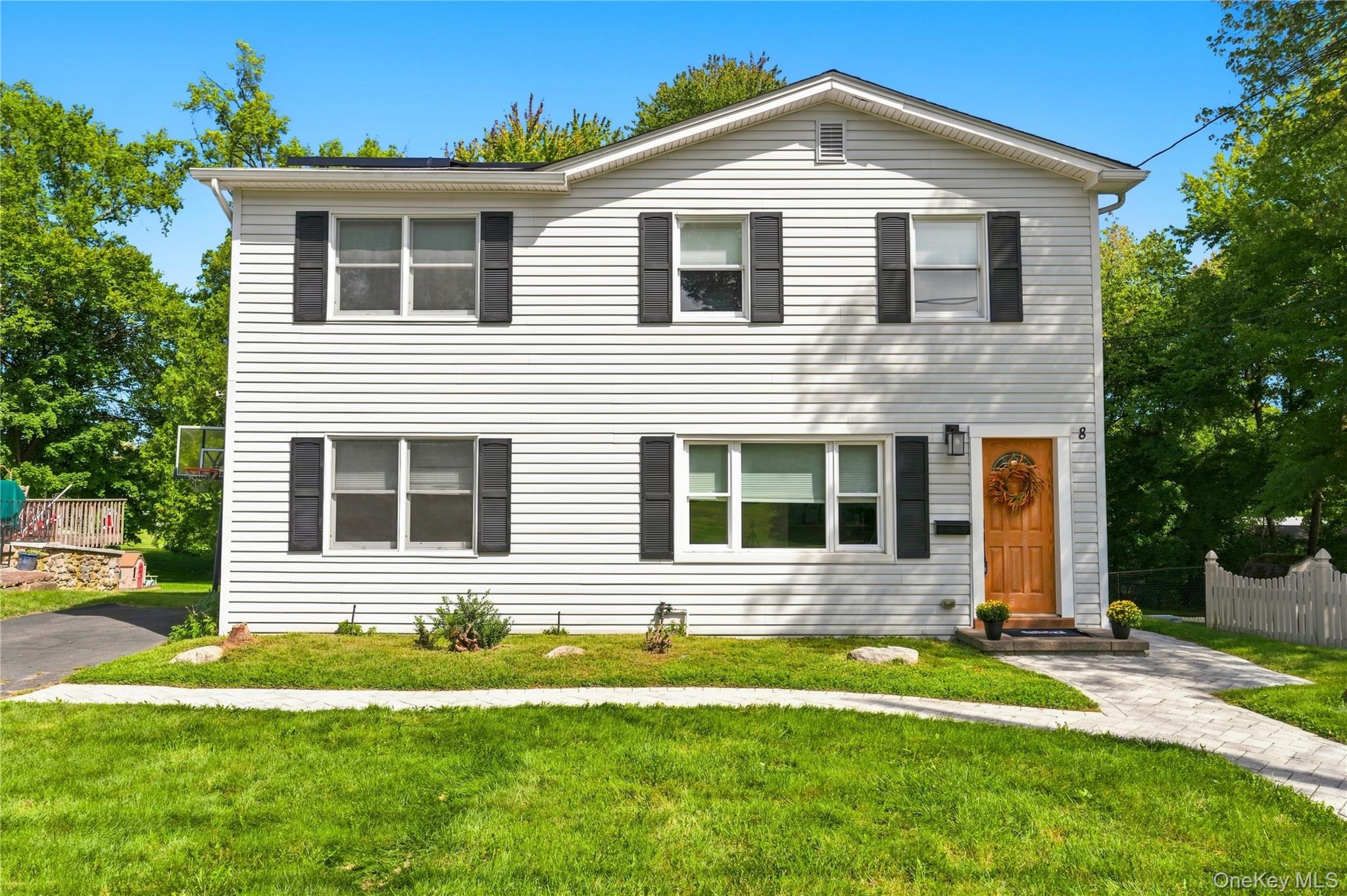 8 Loran Court – For Sale