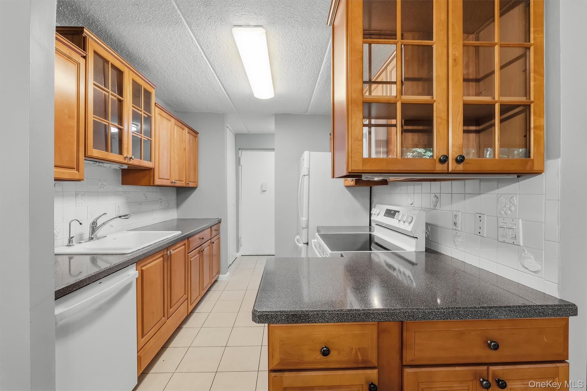 130 Colonial Parkway, Unit 3L photo 9