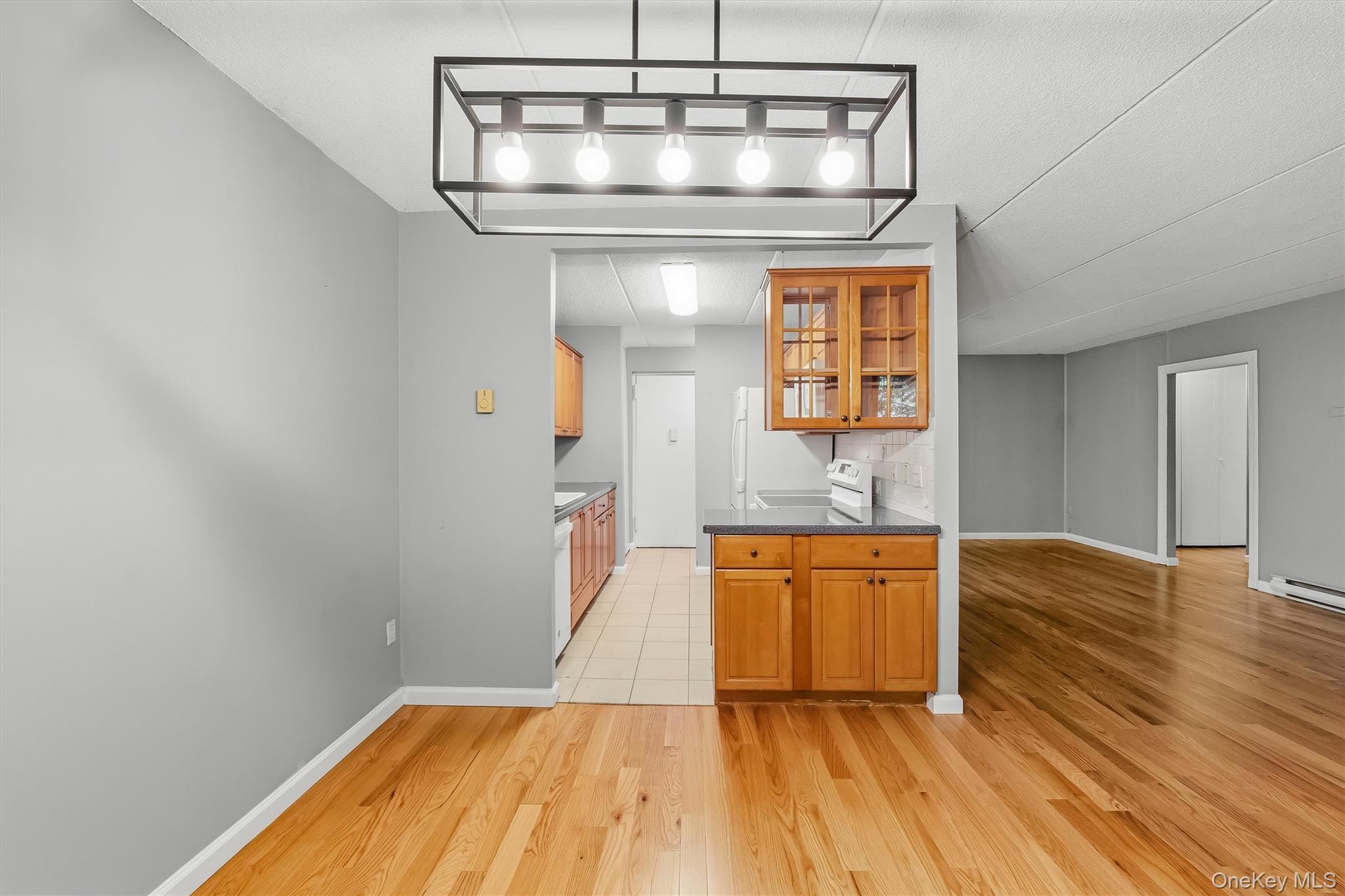 130 Colonial Parkway, Unit 3L photo 8