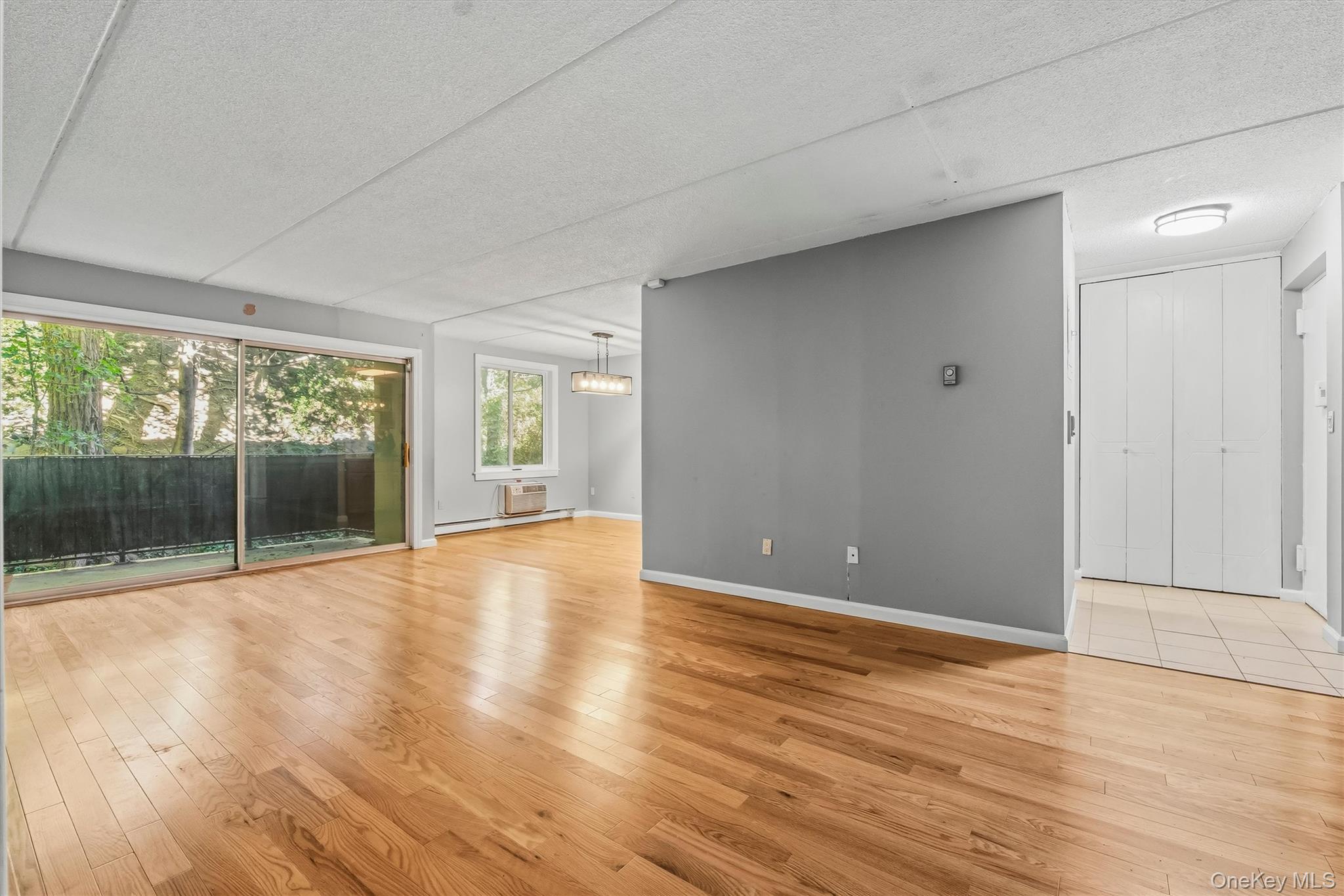 130 Colonial Parkway, Unit 3L photo 6