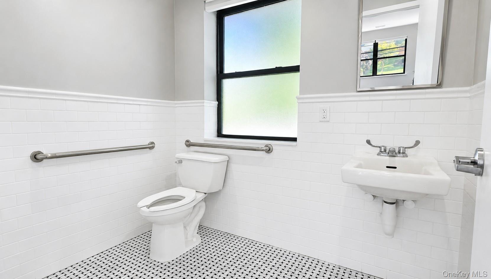 574 aka 576 Kimball Avenue, Unit 2 photo 9