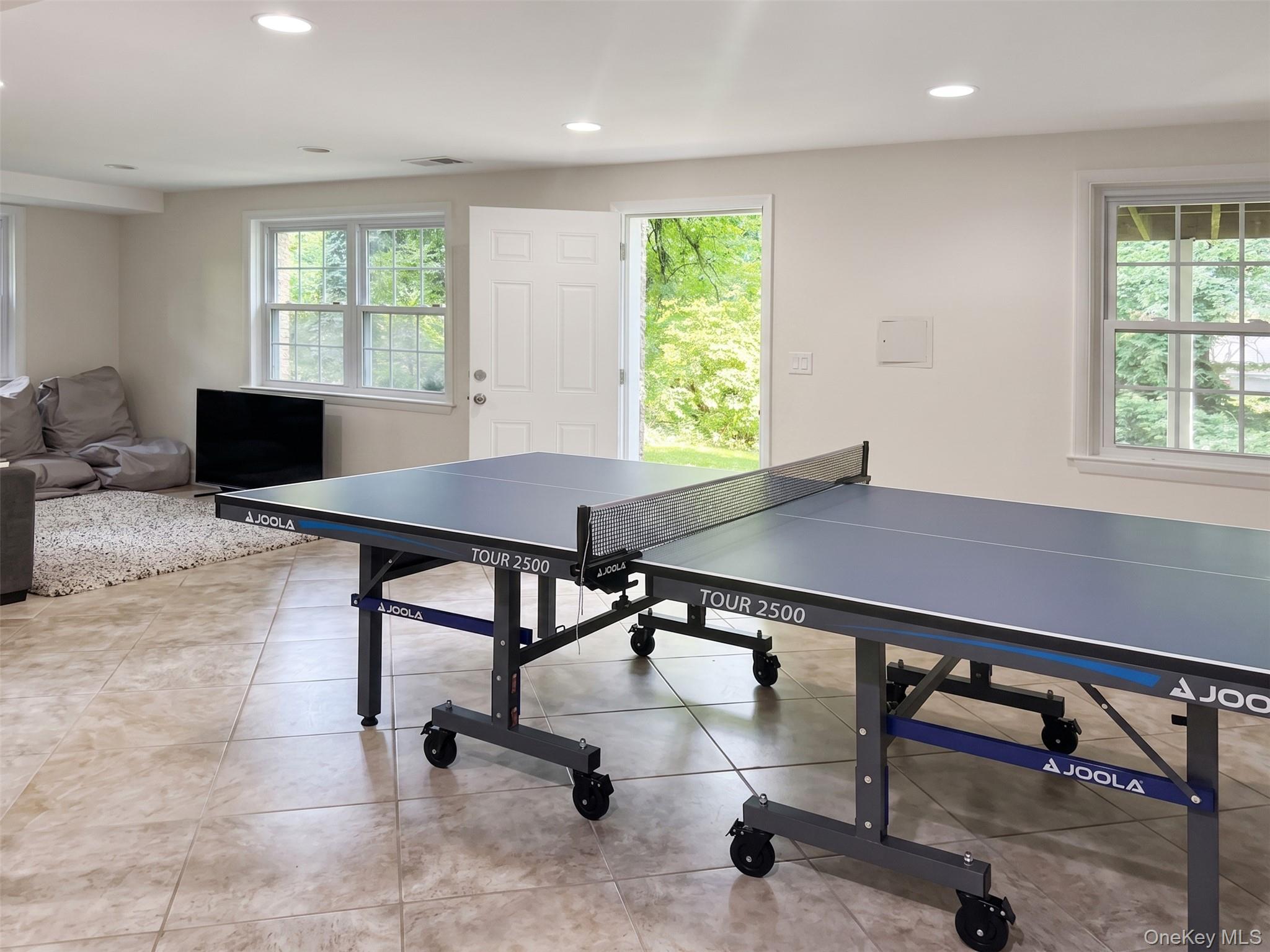 10 Forest Lane – For Rent photo 16