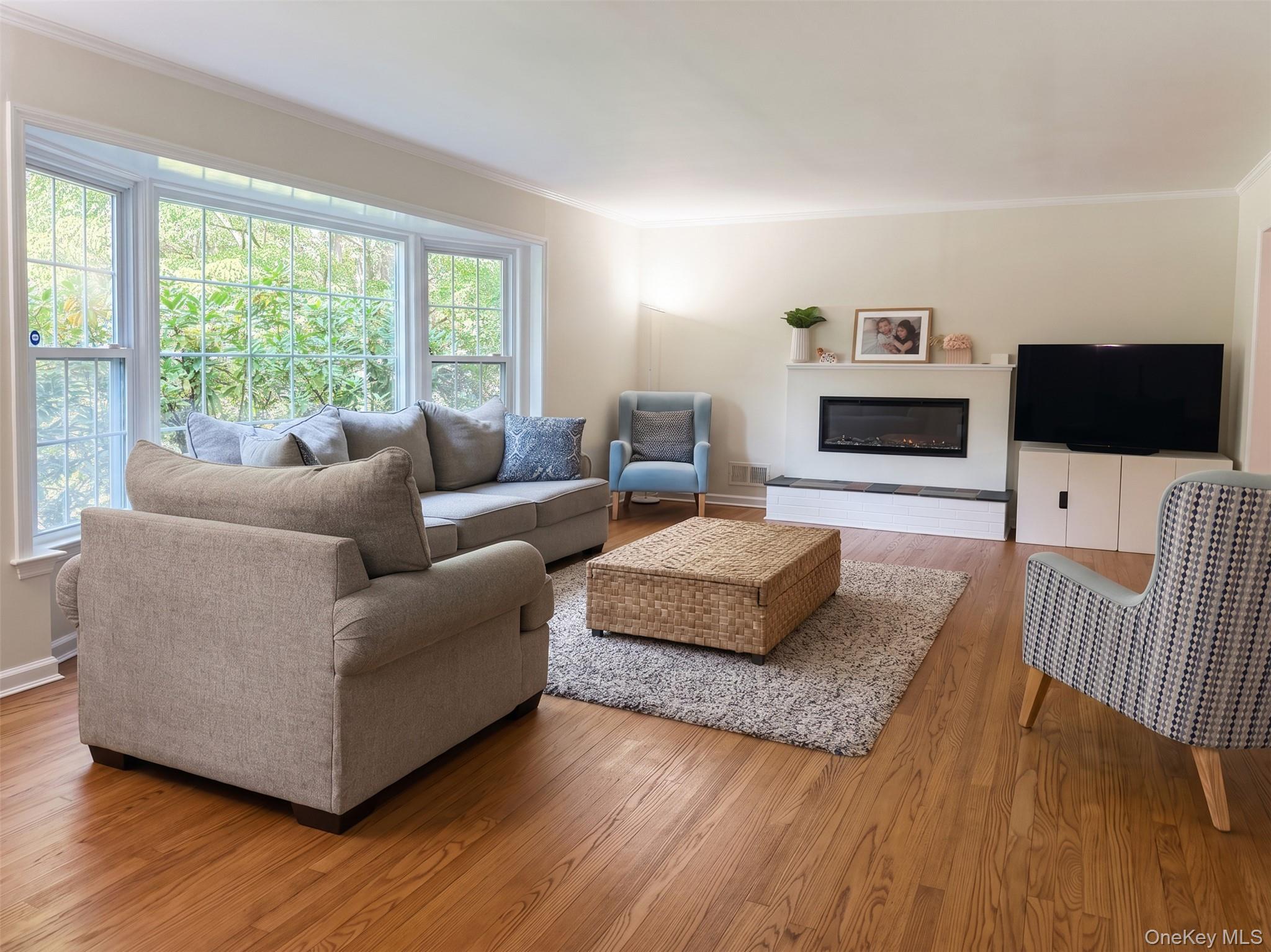 10 Forest Lane – For Rent photo 2