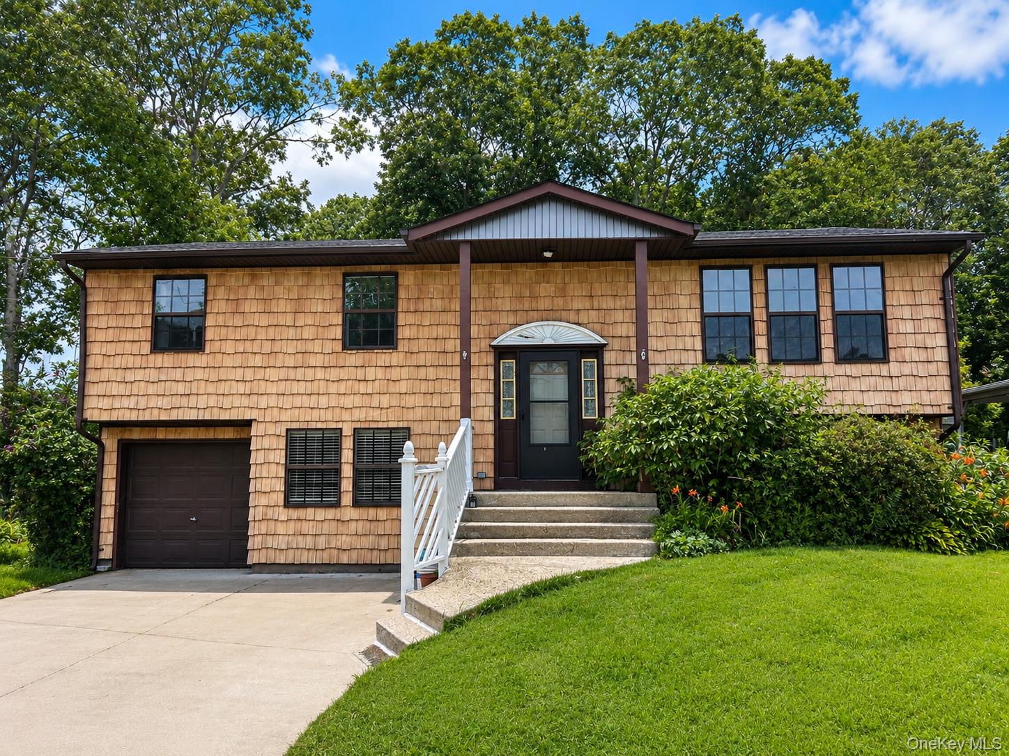 676 Bohemia Parkway – For Rent