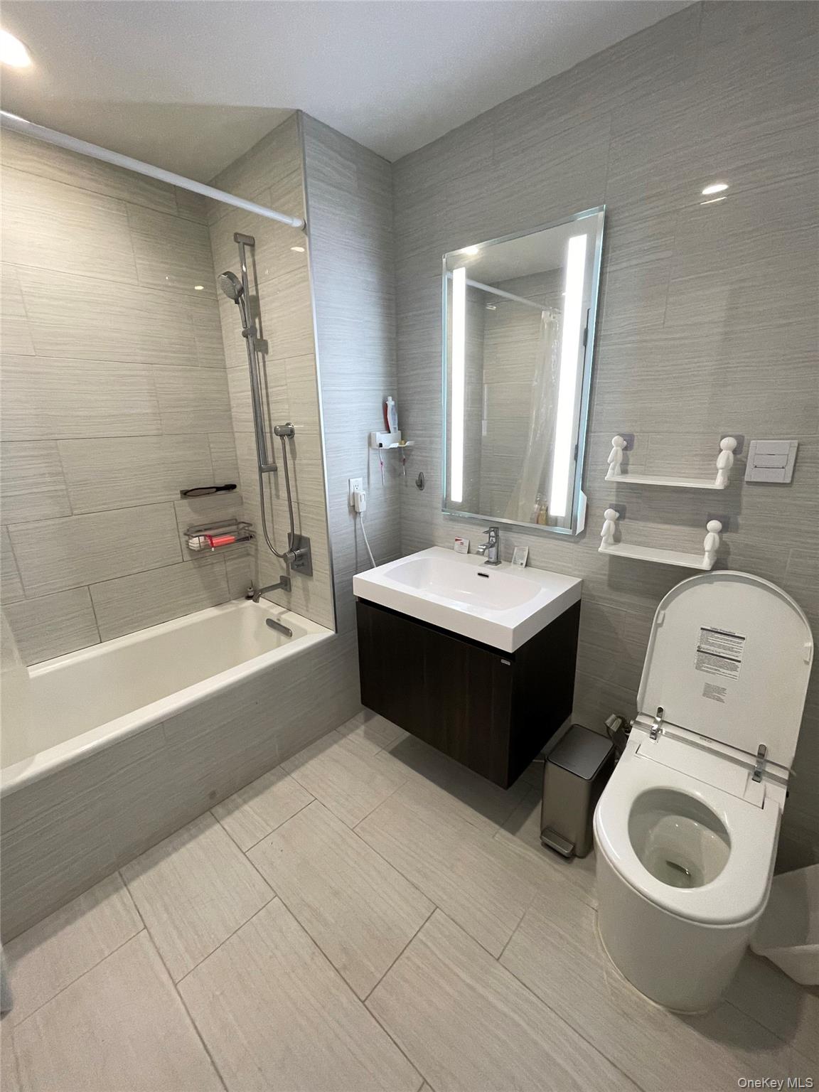 131-05 40th Road, Unit 15M photo 2