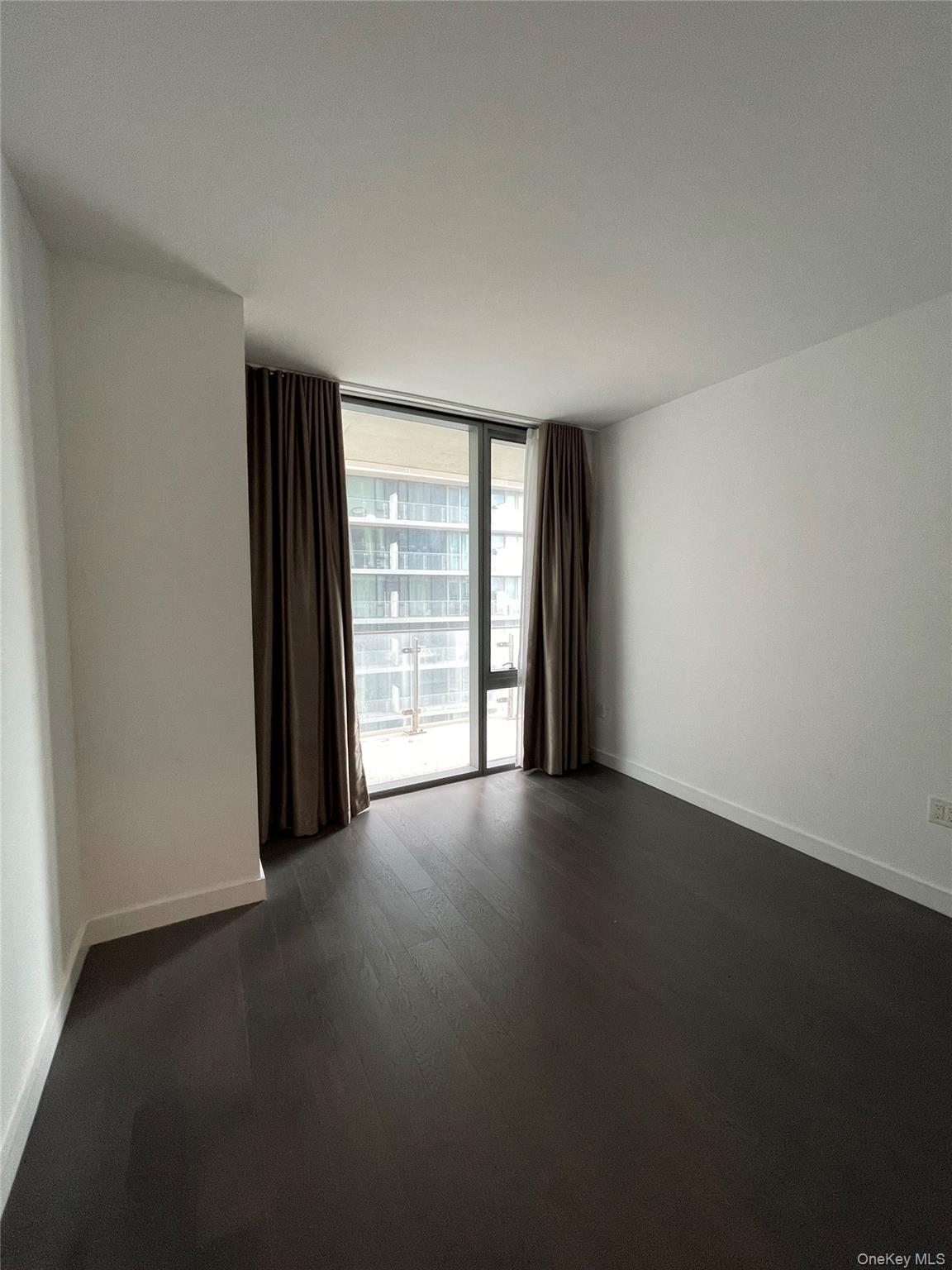 131-05 40th Road, Unit 15M photo 3