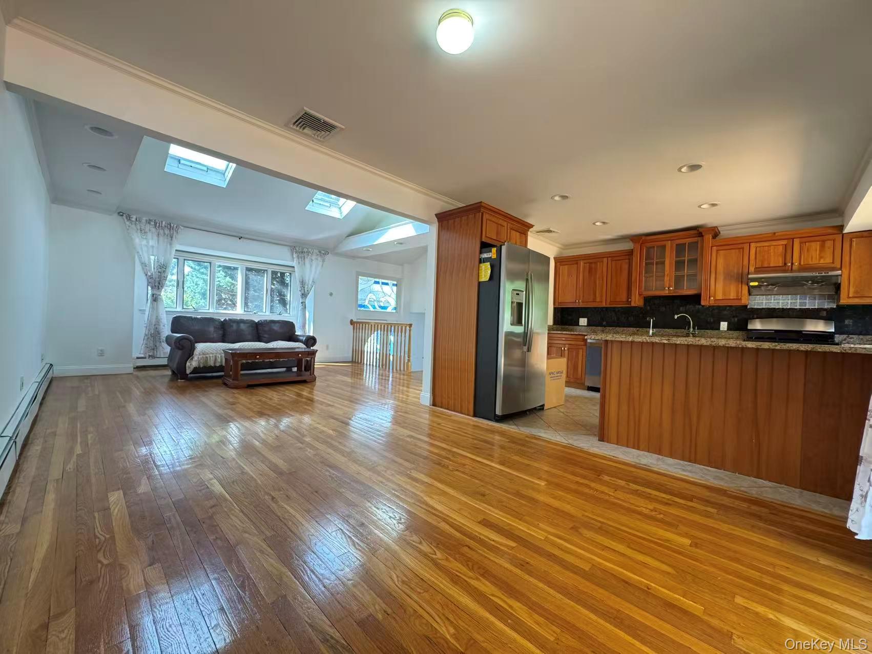 7 5th Place – For Sale photo 9