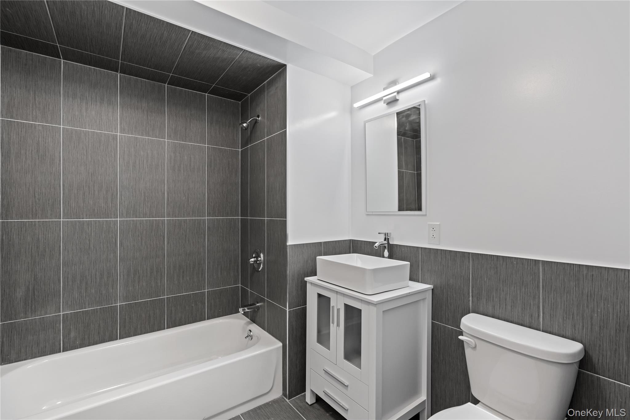 135 Wakefield Avenue, Unit 204 photo 6