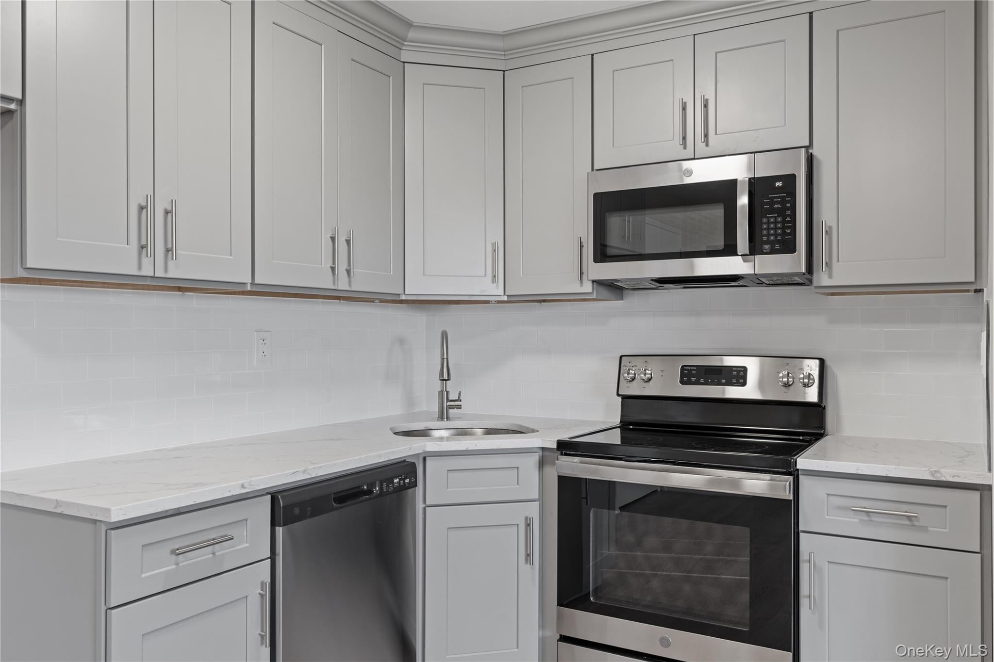 135 Wakefield Avenue, Unit 204 photo 3