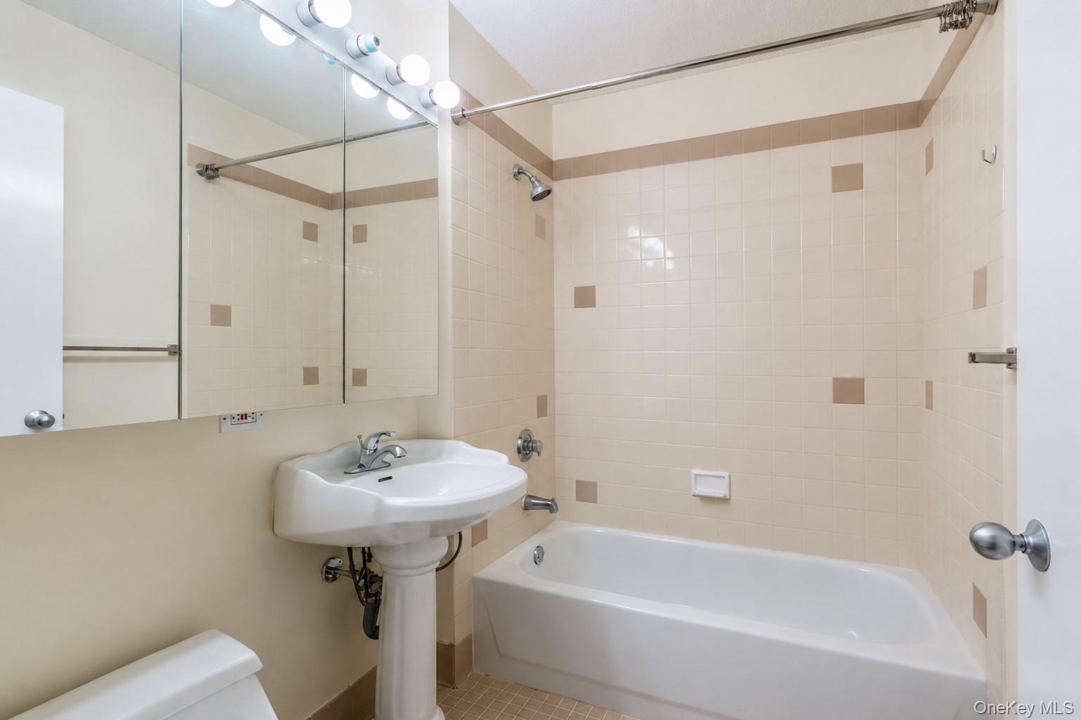 4-74 48th Avenue, Unit 14M photo 5