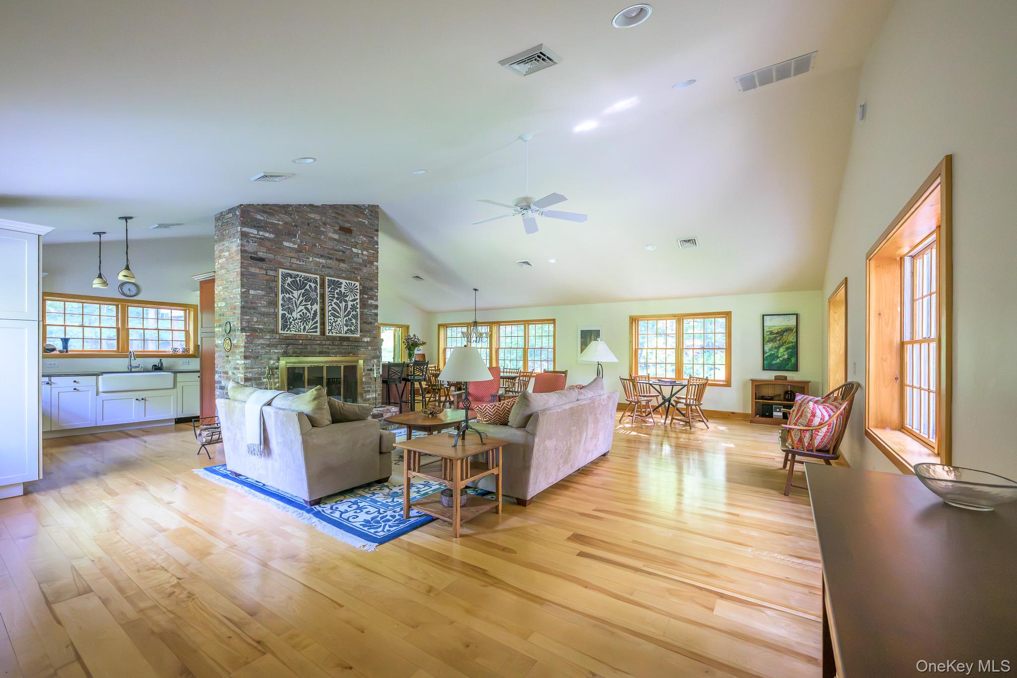 219 Roche Drive – For Sale photo 9