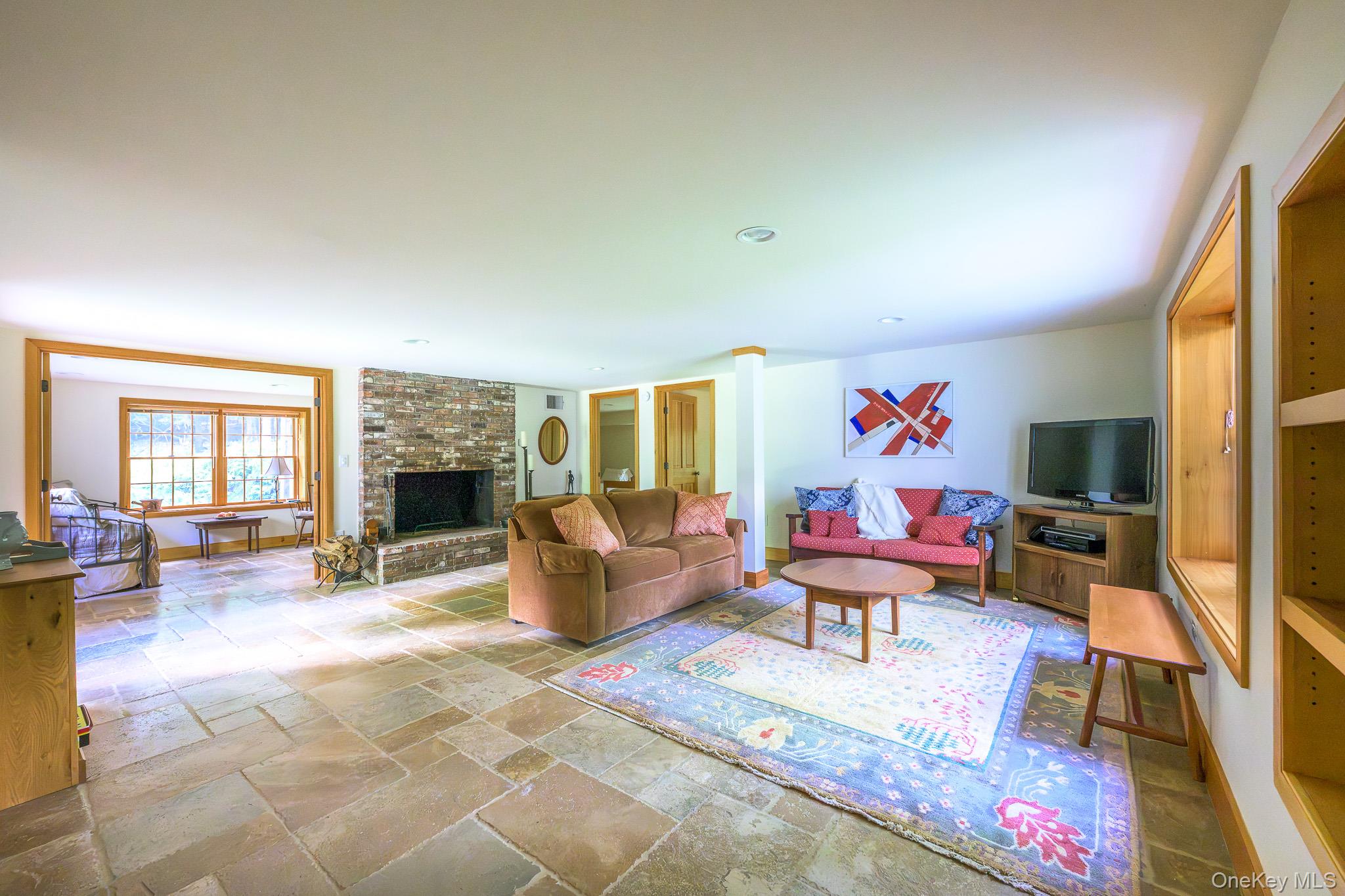 219 Roche Drive – For Sale photo 21