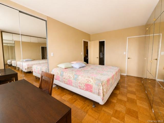 27110 Grand Central Parkway, Unit 15Q photo 13