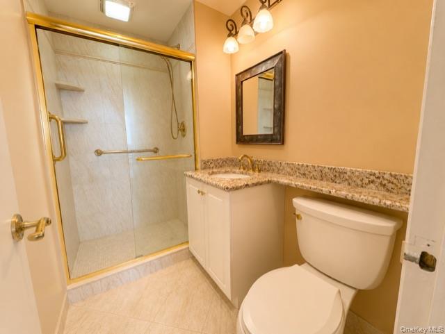 27110 Grand Central Parkway, Unit 15Q photo 15