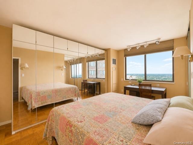 27110 Grand Central Parkway, Unit 15Q photo 12