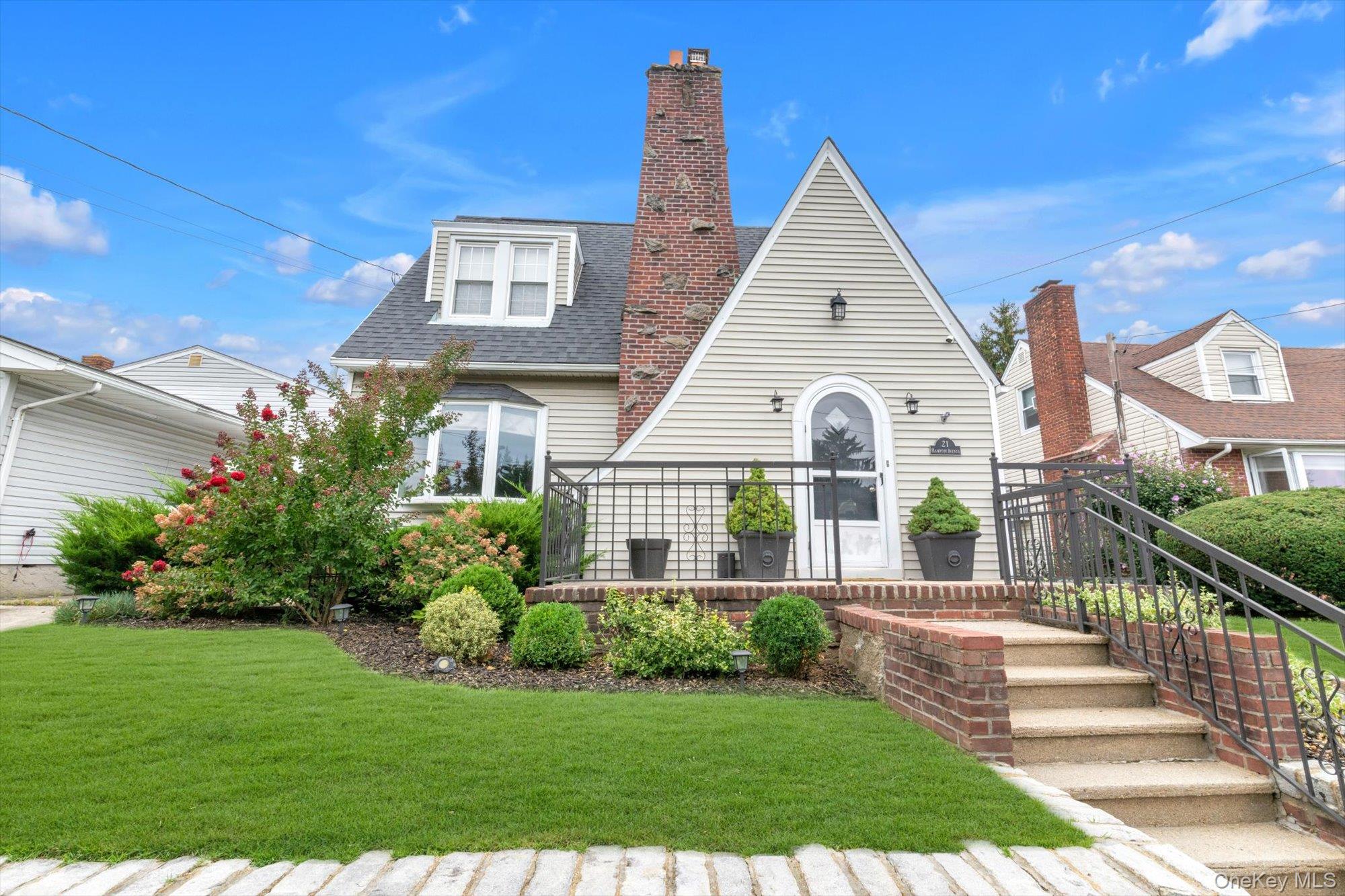21 Hampton Avenue – For Sale