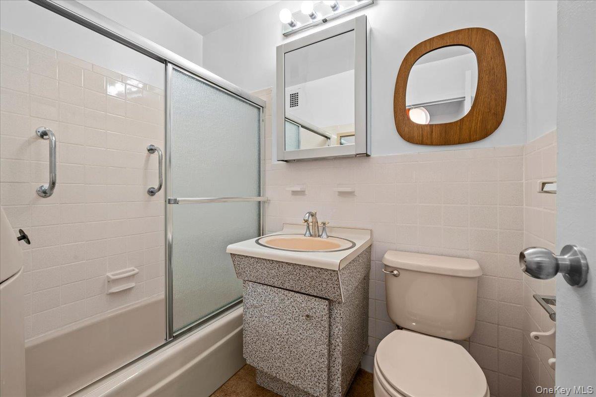 555 Kappock, Unit 21d photo 24