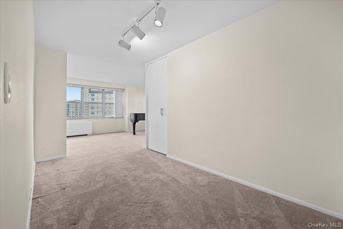 555 Kappock, Unit 21d photo 4