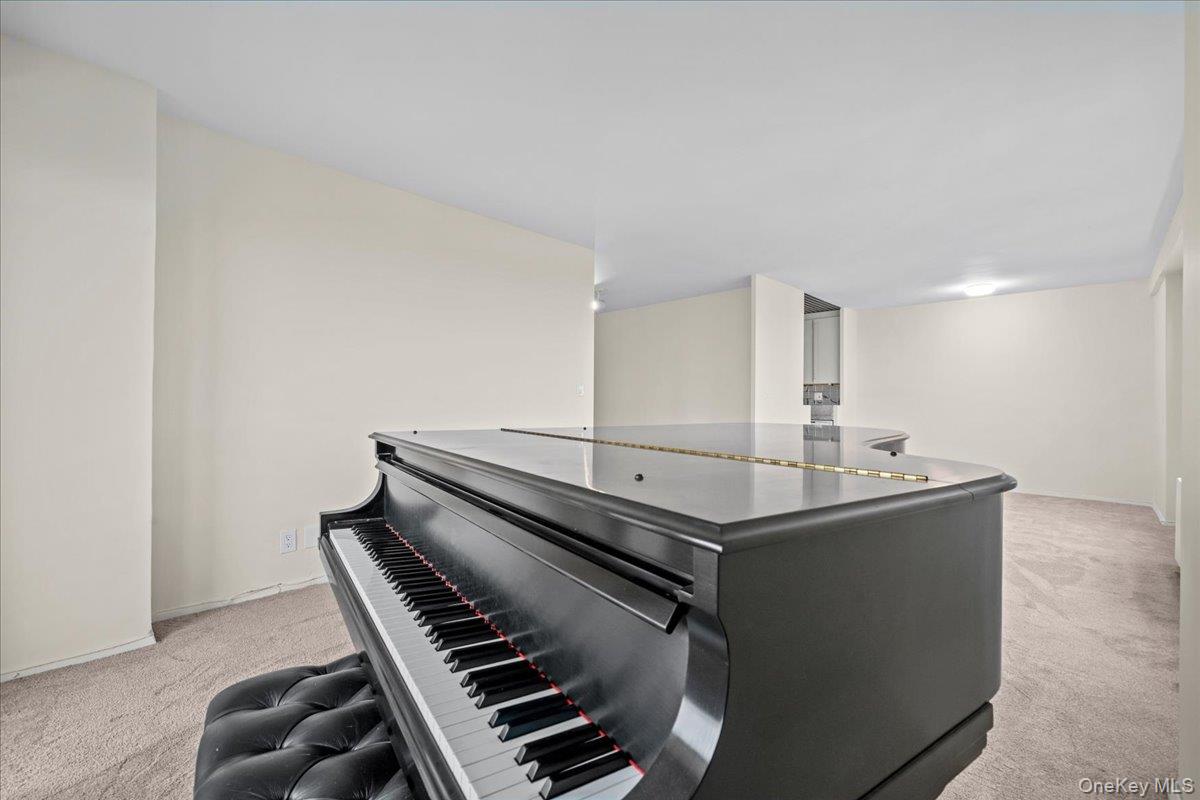 555 Kappock, Unit 21d photo 5