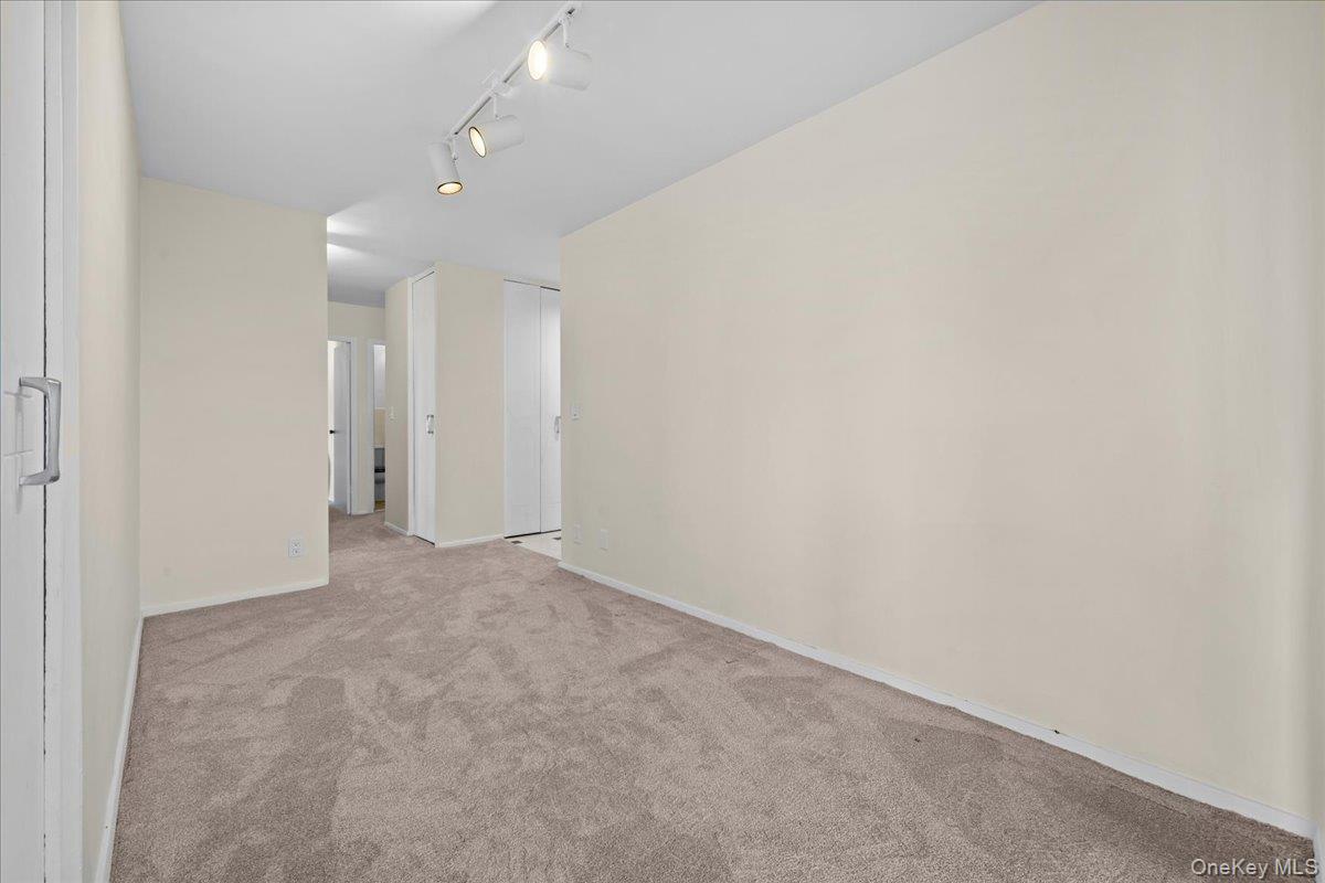 555 Kappock, Unit 21d photo 14