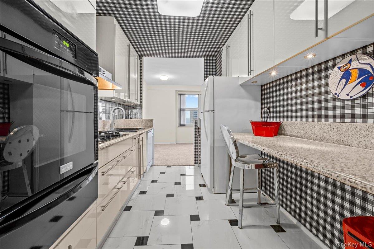 555 Kappock, Unit 21d photo 11