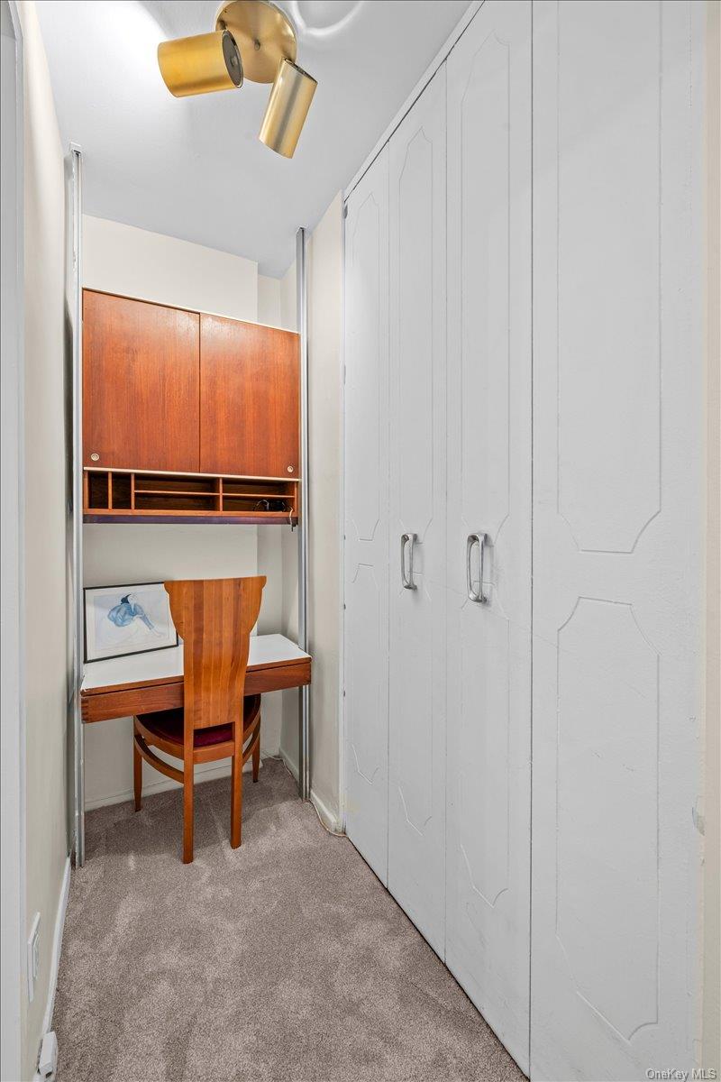 555 Kappock, Unit 21d photo 18