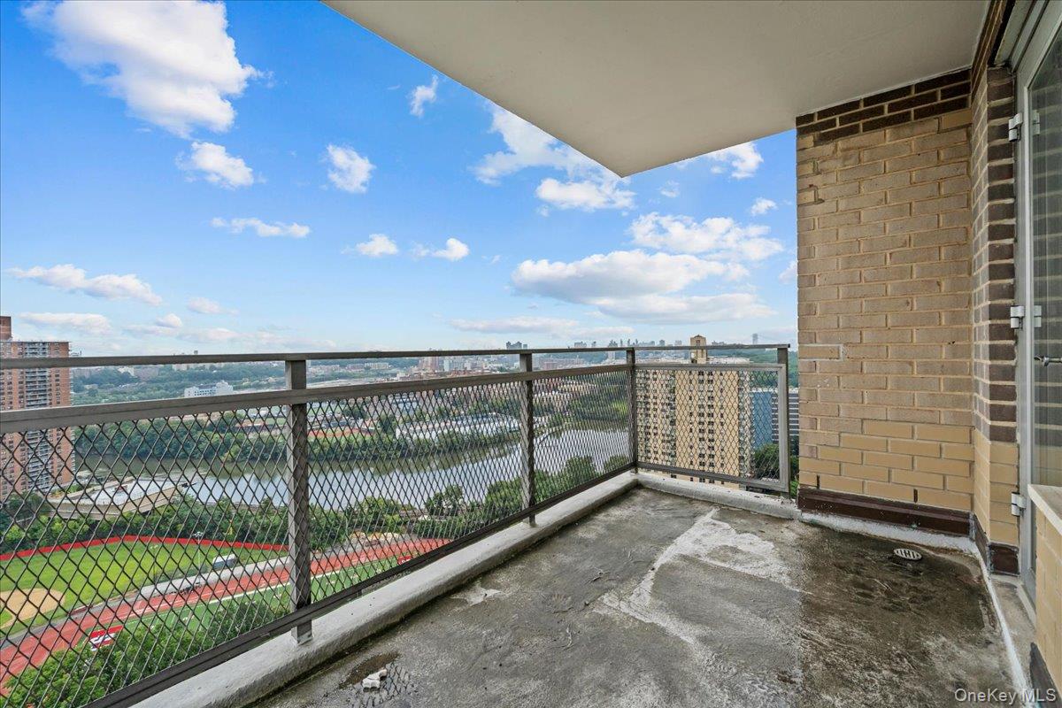 555 Kappock, Unit 21d photo 25