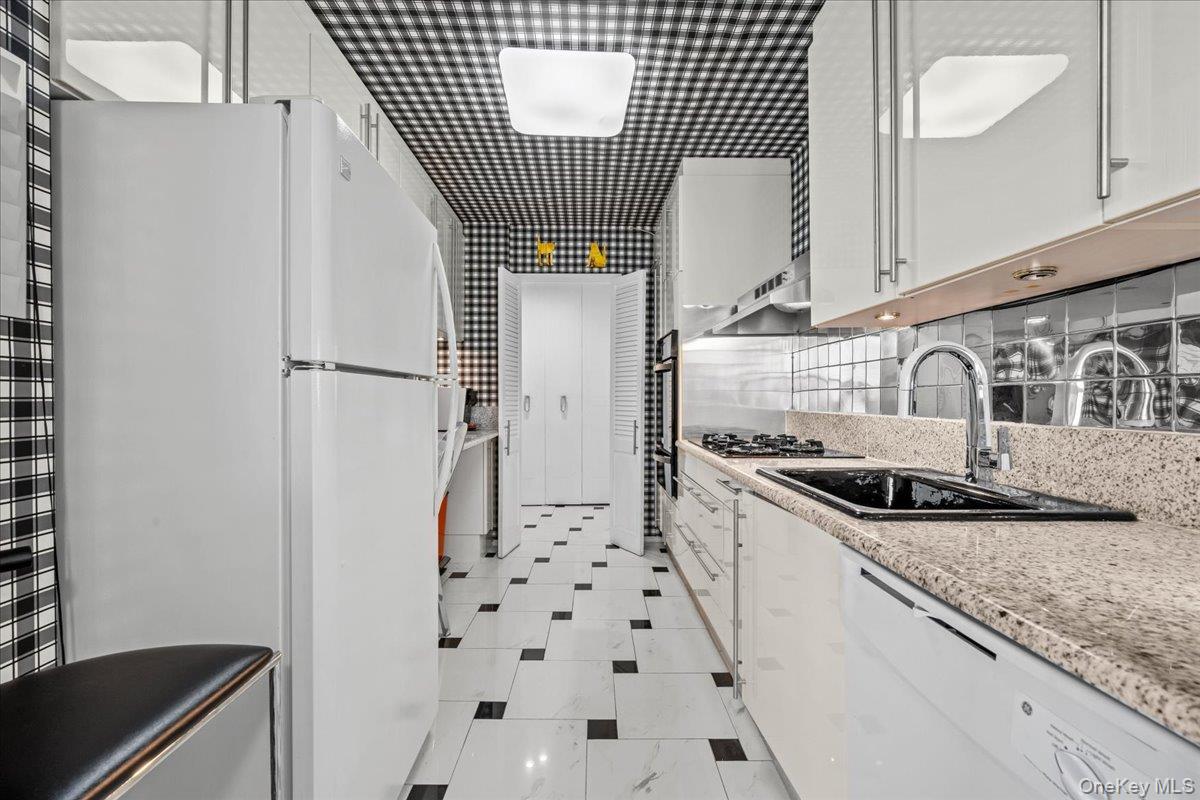 555 Kappock, Unit 21d photo 12