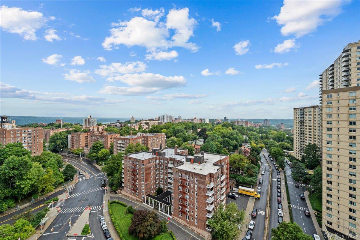 555 Kappock, Unit 21d photo 28