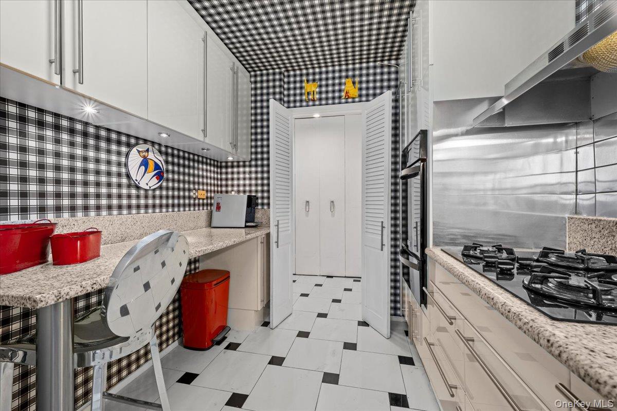 555 Kappock, Unit 21d photo 10
