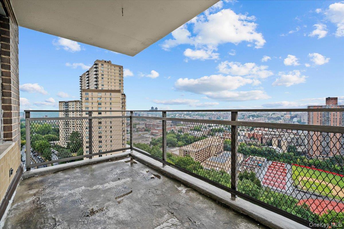 555 Kappock, Unit 21d photo 26