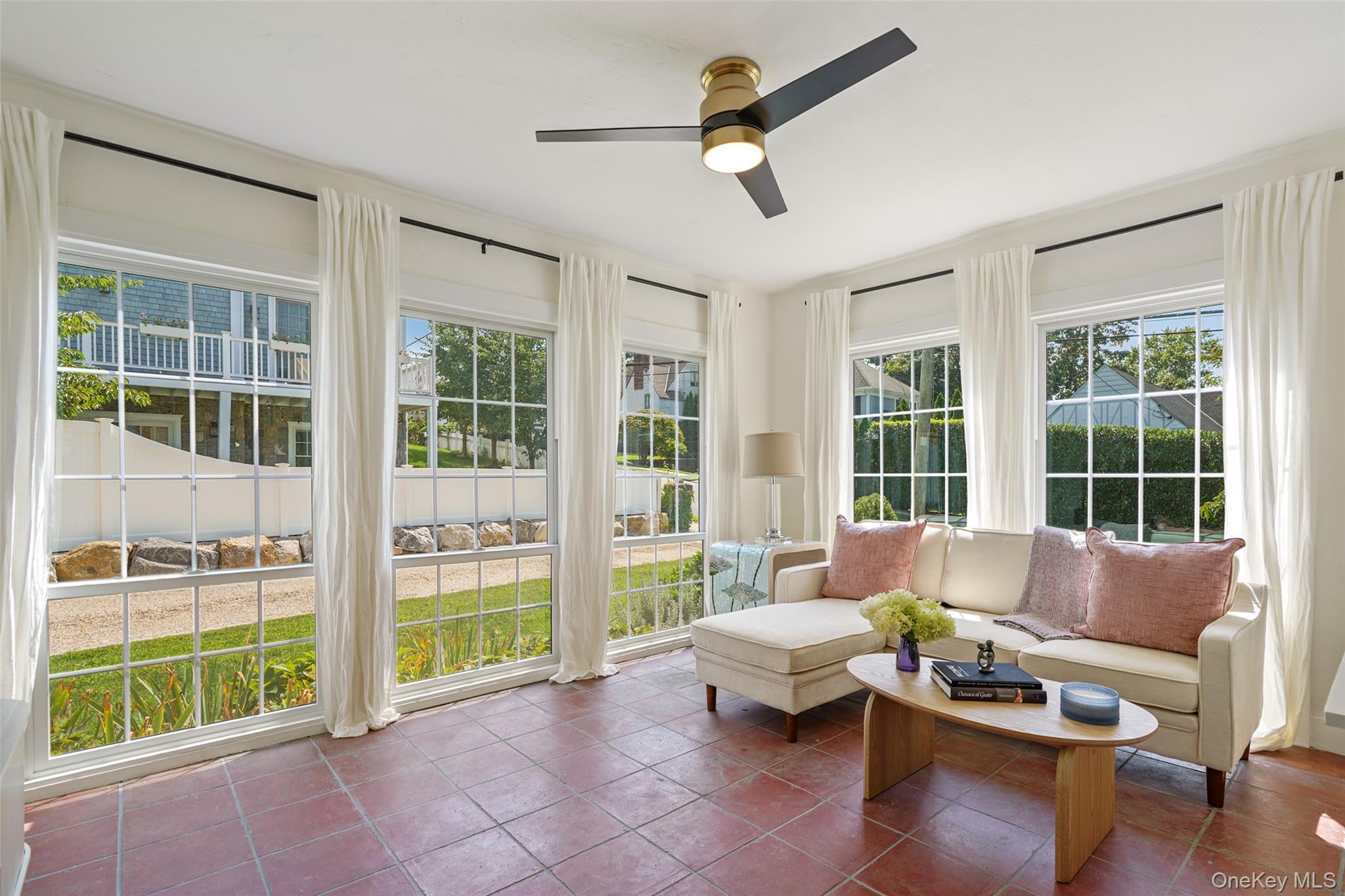 319 Oakland Beach Avenue – For Rent photo 7