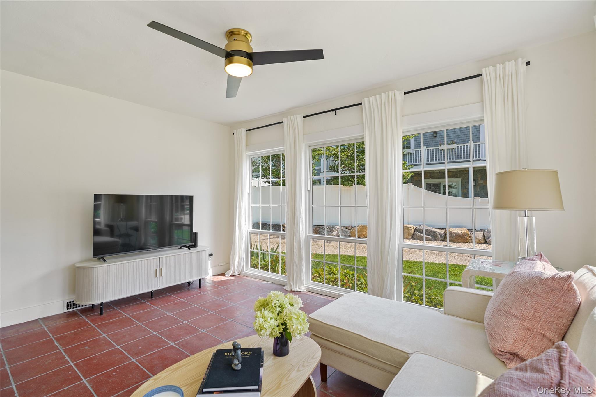 319 Oakland Beach Avenue – For Rent photo 8